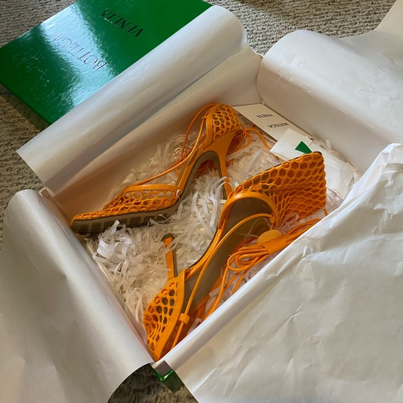 NWT BV Orange stretched lace up heel - Picture 7 of 11
